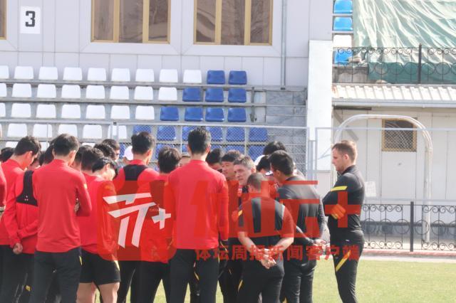 国青恢复训练情绪不错 安东尼奥全程训练开放